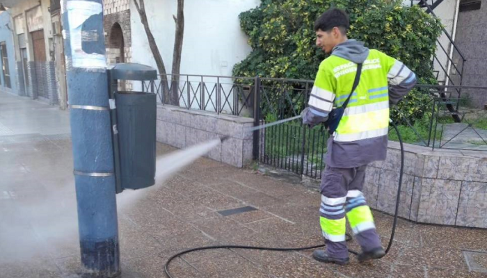 Operativos integrales de higiene urbana en Mataderos y Liniers