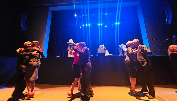 Cine Teatro El Plata. Fiesta popular con artistas del barrio