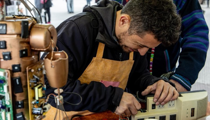 Talleres “Todo se repara” en la plaza Coronel Martín Irigoyen