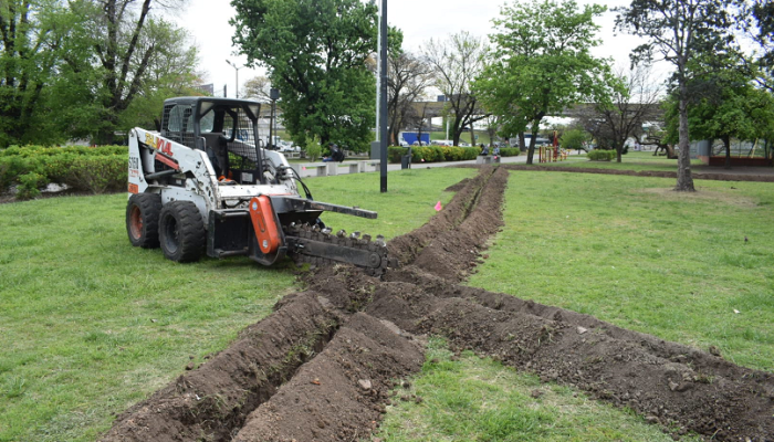 Obras de mantenimiento en la Plaza Estévez de Parque Avellaneda