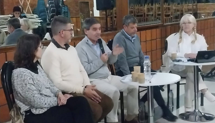 Funcionarios del Gobierno de la Ciudad visitan la Comuna 9