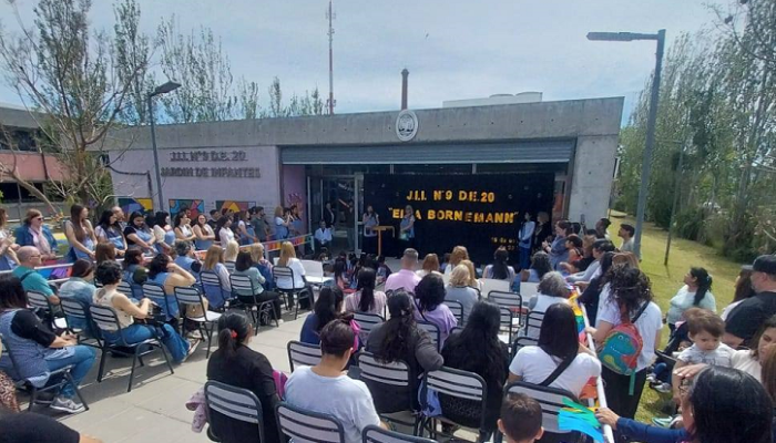 Nuevo nombre del Jardín de Infantes Integral N°9 DE 20: Elsa Bornemann