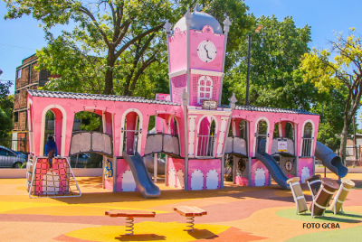Renovación de un patio de juegos en la Plaza de los Mataderos