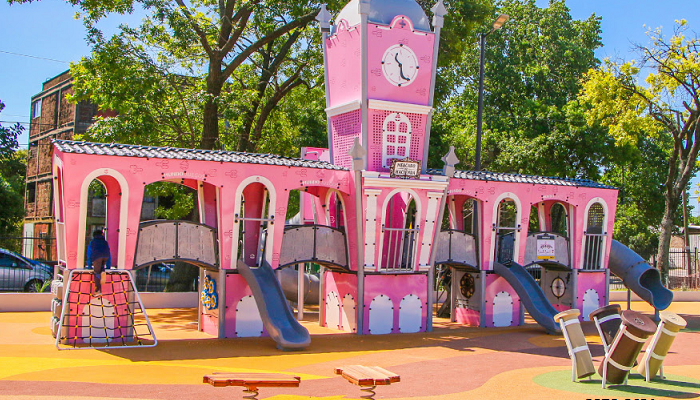 Renovación de un patio de juegos en la Plaza de los Mataderos