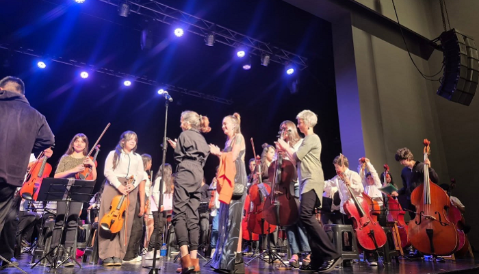 El escenario del Cine Teatro El Plata se abre a los artistas del barrio