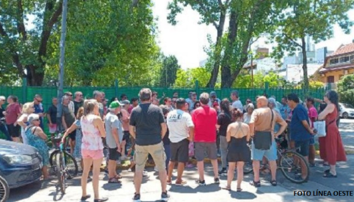 Asamblea vecinal en defensa del uso público del polideportivo Santojanni